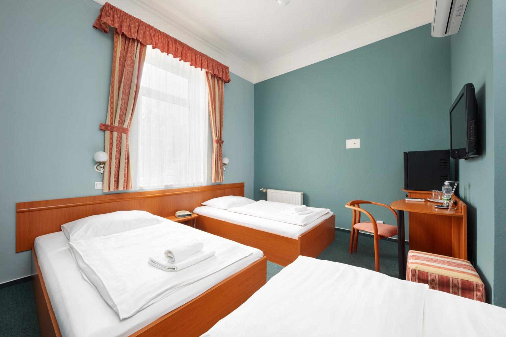 Hotel Nikolas Ostrava Room photo
